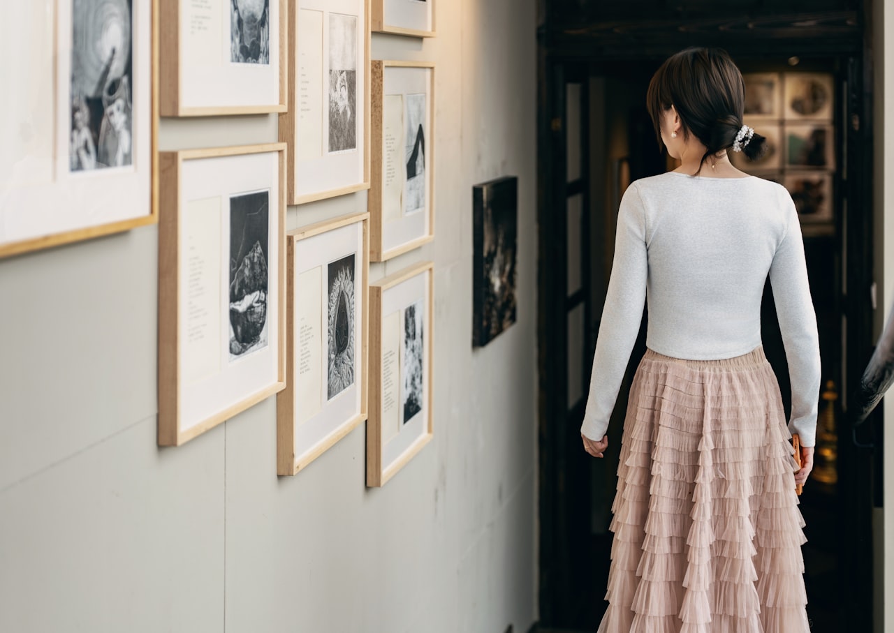 Stenová galéria s detskými fotografiami z rôznych rokov